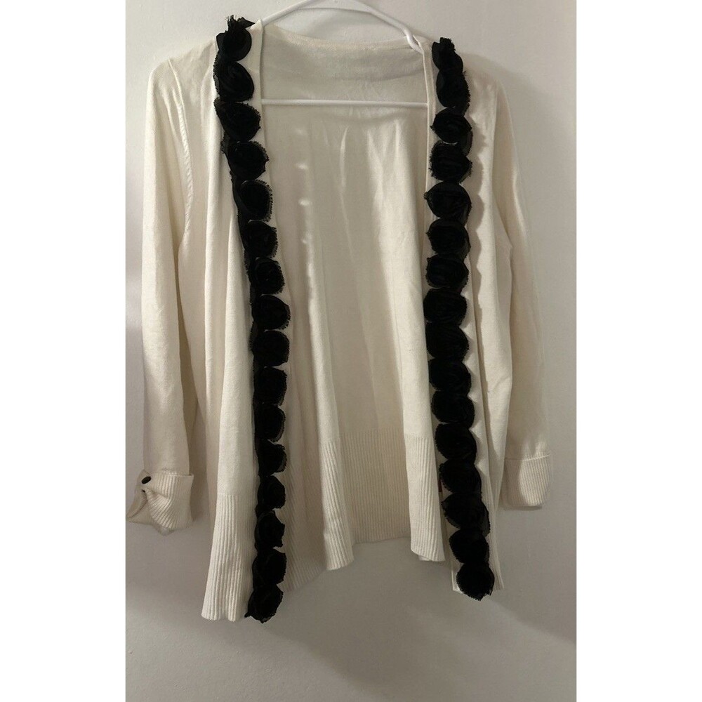 Women's Ivory W/ Black Rosettes trim 3/4 Sleeve Cardigan unbranded SZ L Nylon bl